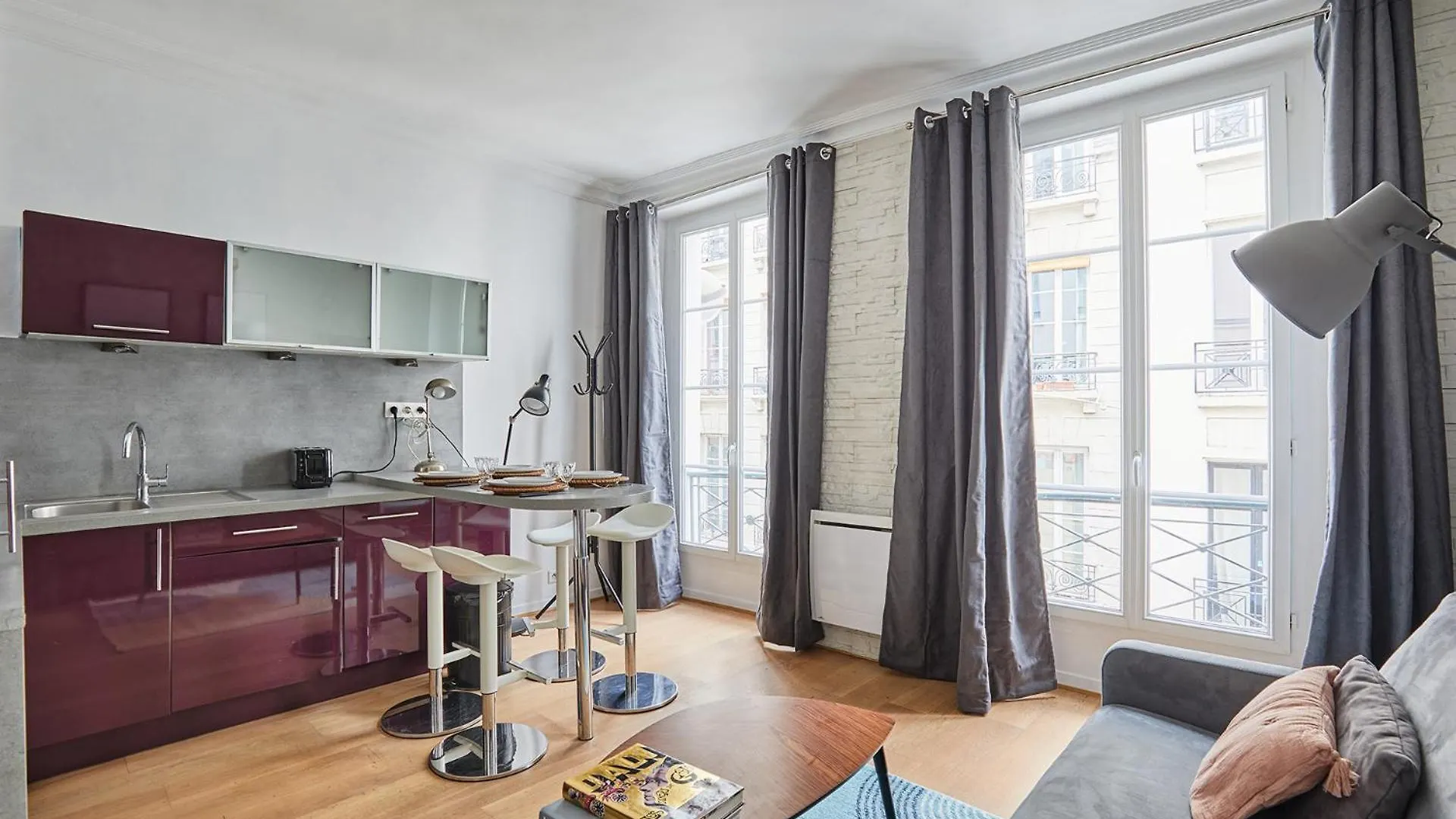 Apartment Center Of Paris By Studio Prestige
