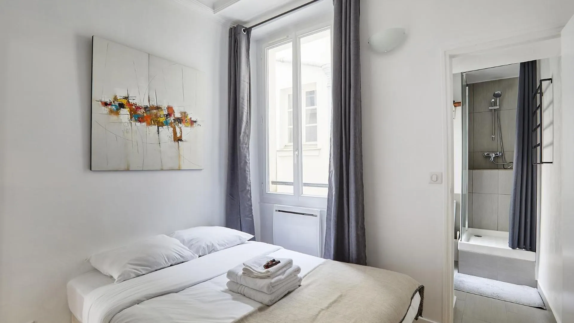 Apartment Center Of Paris By Studio Prestige